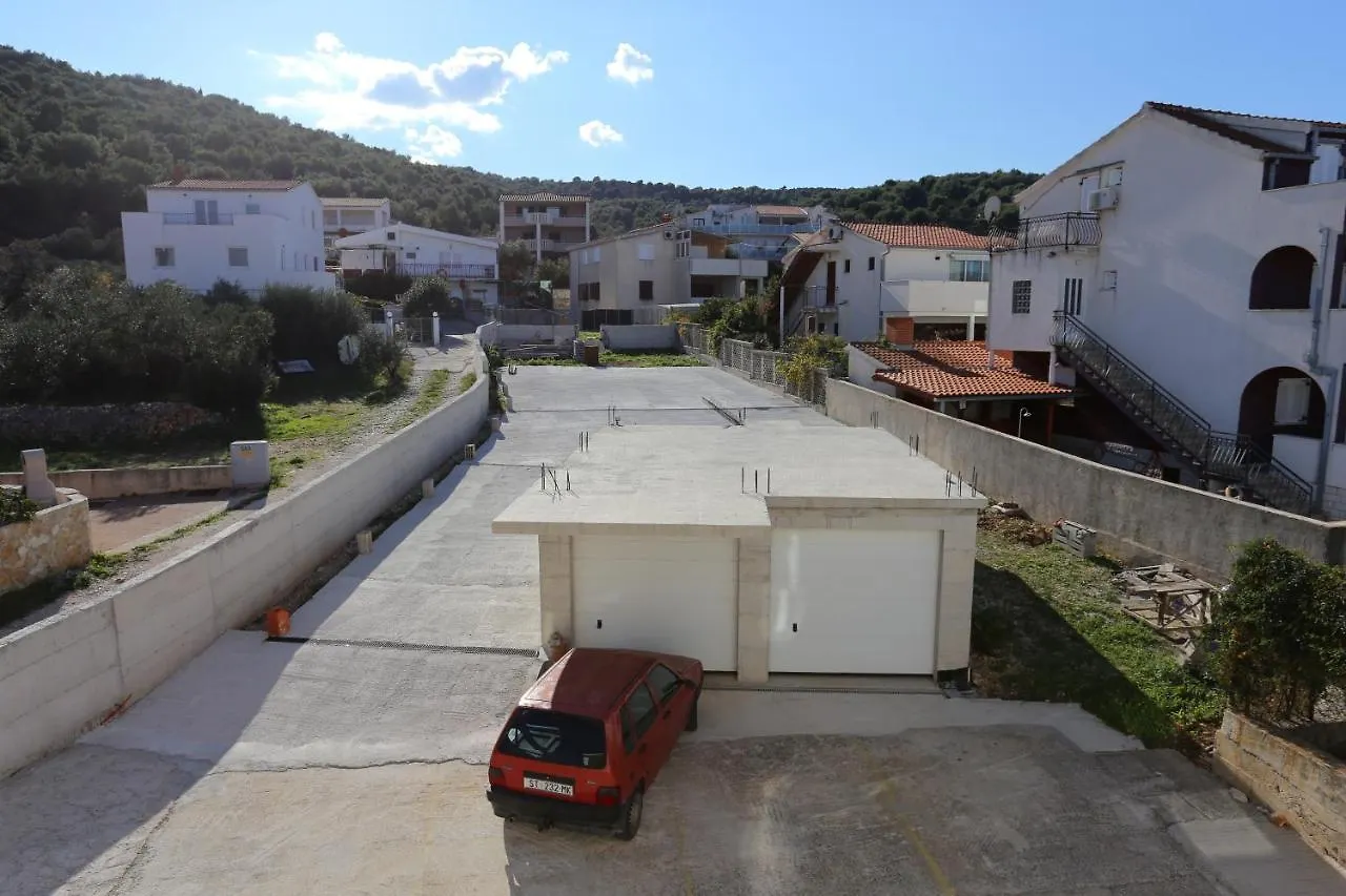 Apartment Slatine 14541E
