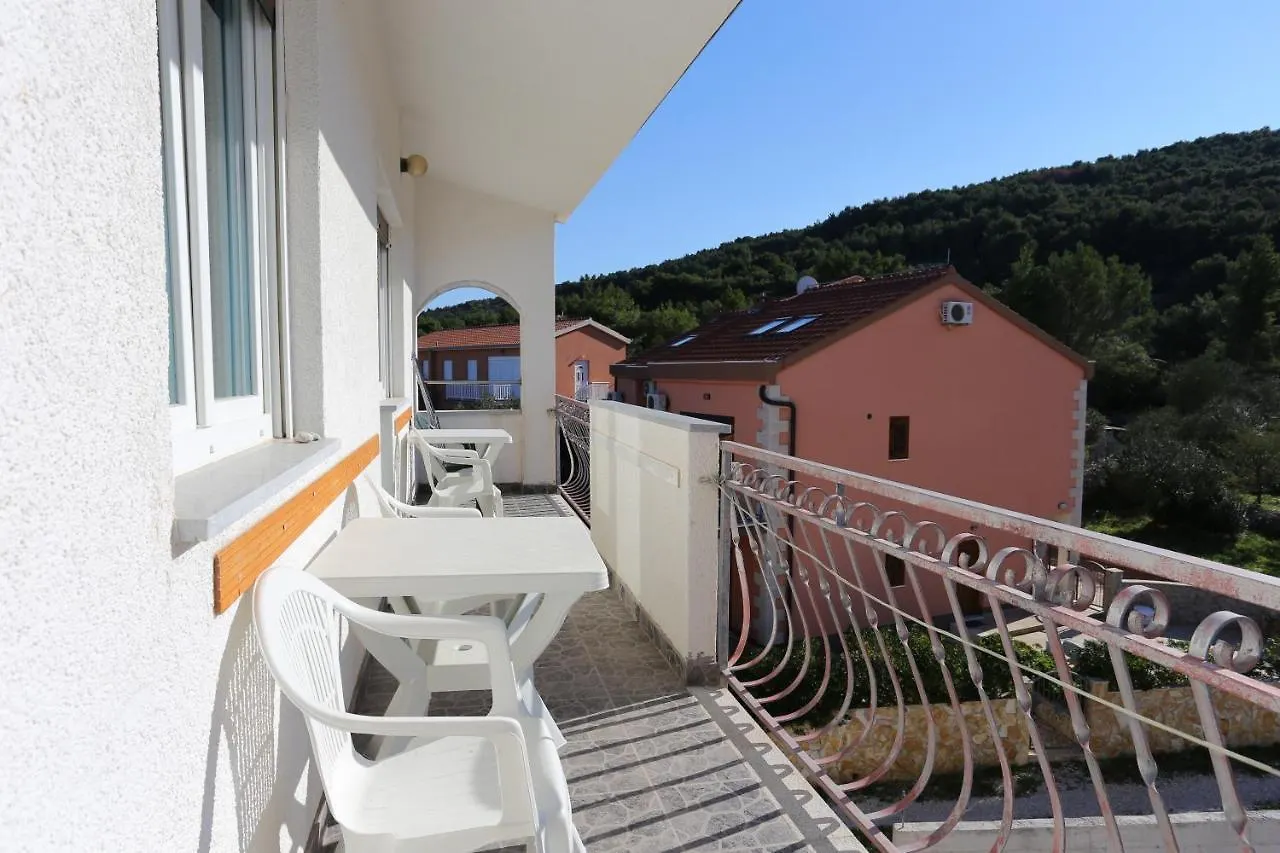 Apartment Slatine 14541E 0*,
